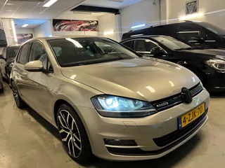Volkswagen Golf 1.6 TDI Highline BlueMotion 5-DOORS NAVI CAMERA 6-GEANG