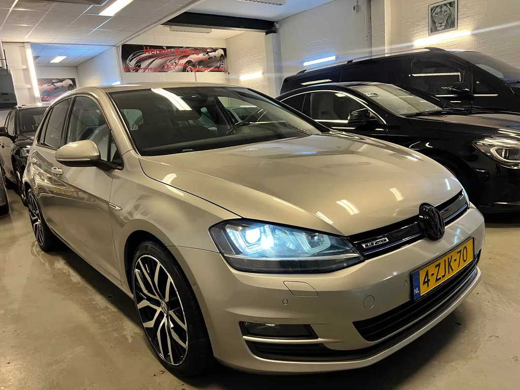 Volkswagen Golf 1.6 TDI Highline BlueMotion 5-DOORS NAVI CAMERA 6-GEANG