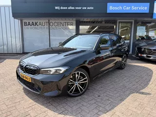 BMW 3 Serie Touring 320e | Panoramadak | Trekhaak | 19&quot; | Leer