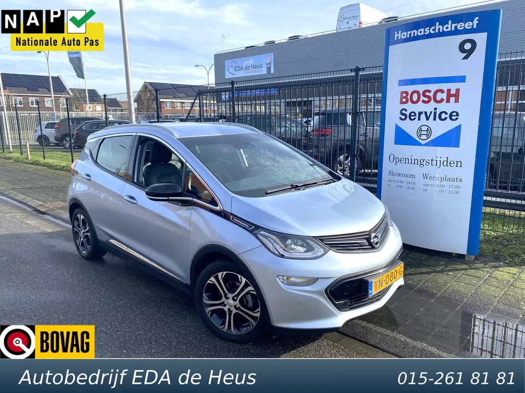 Opel Ampera-E Business Executive 60 kWh HV Accu nieuw eind '22! Zeer compleet met o.a. lederen bekleding, Bose soundsystem, stoel- &eacute;n achterbankverwarming, camera, nieuwe APK, etc.