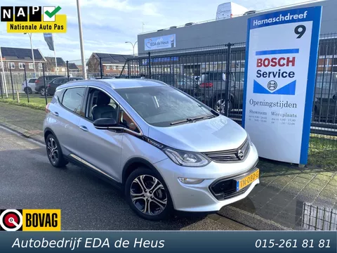 Opel Ampera-E Business Executive 60 kWh HV Accu nieuw eind '22! Zeer compleet met o.a. lederen bekleding, Bose soundsystem, stoel- &eacute;n achterbankverwarming, camera, nieuwe APK, etc.