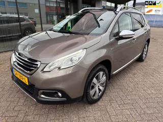 Peugeot 2008 1.2 PureTech Allure / Pano'dak / Navi / Trekhaak