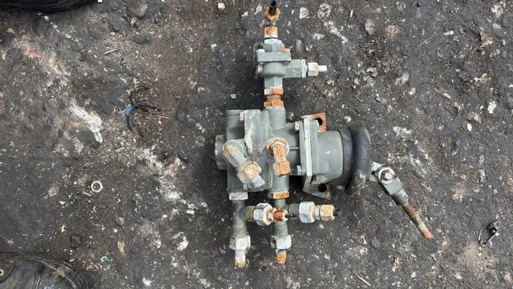 DAF 0621047 FOOT BRAKE VALVE WABCO 4614912700