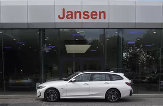 BMW 3-serie Touring 330e | M Sportpakket | Carplay | Head-up | Navi | Camera | 18&quot; M