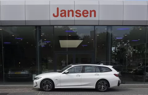 BMW 3-serie Touring 330e | M Sportpakket | Carplay | Head-up | Navi | Camera | 18&quot; M