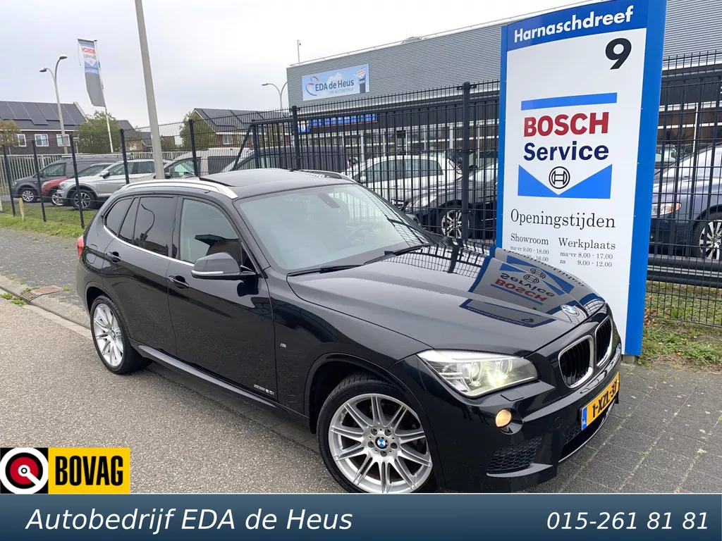 BMW X1 sDrive20i High Executive M Sport met o.a. panodak, trekh, leer, Bi-xenon, etc.