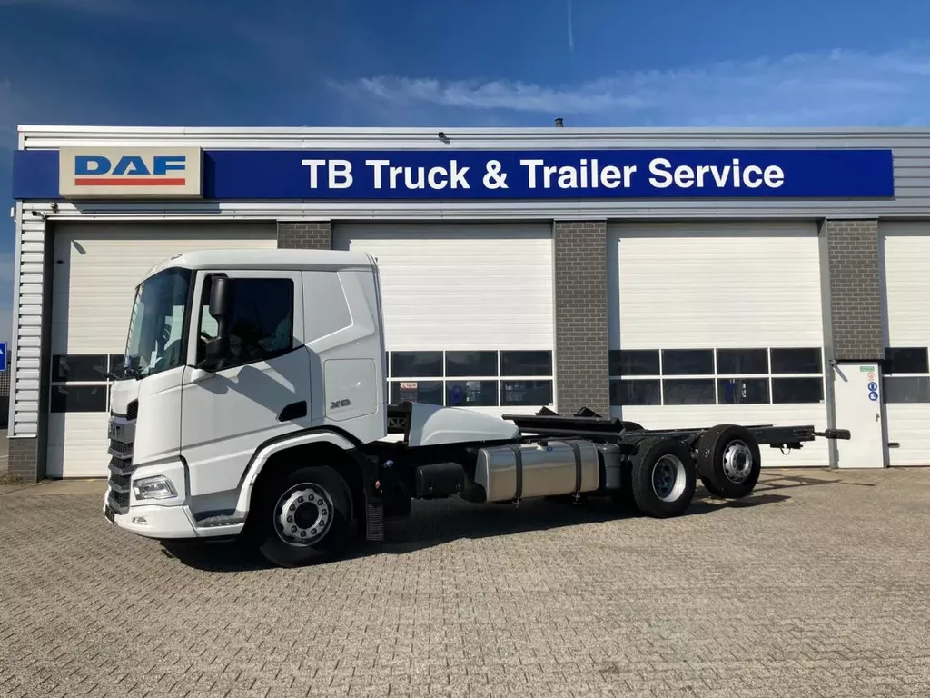 DAF XD 450 FAN CHASSIS SLEEPER CAB PTO STEERING LIFTAXLE 505WB - NEW
