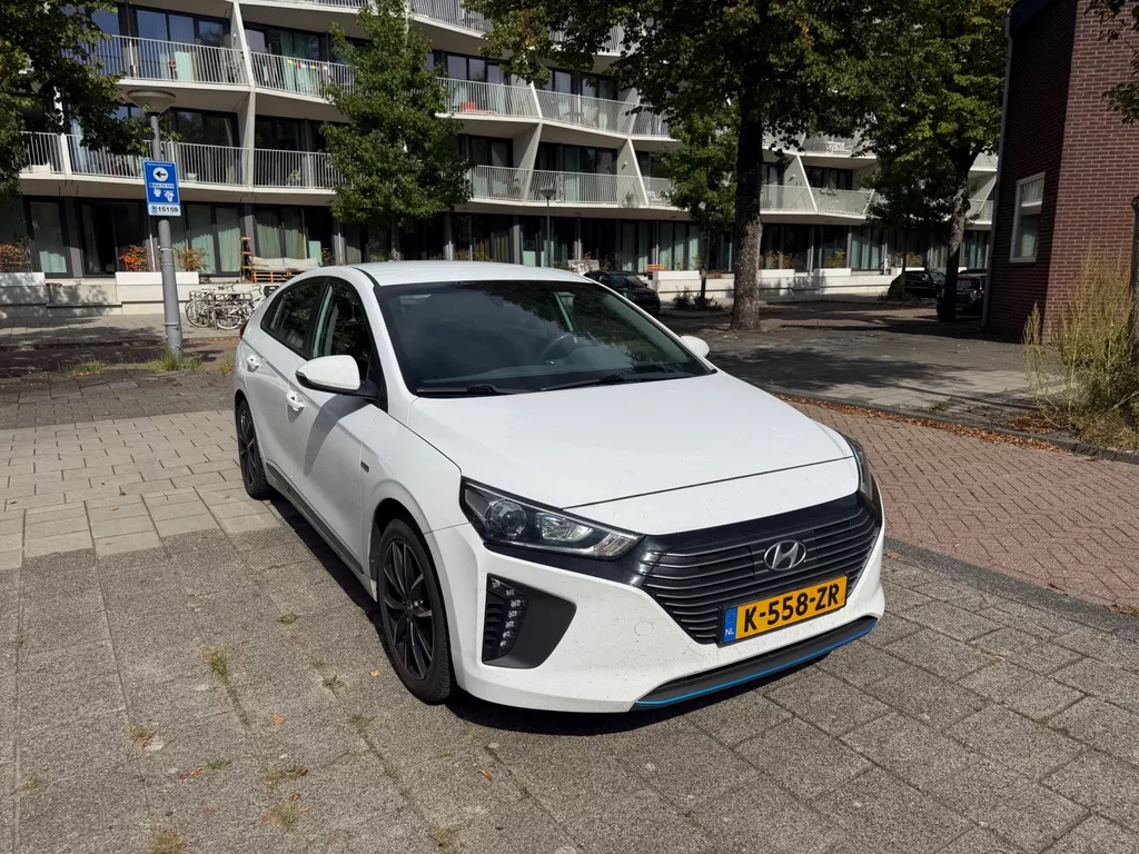 Hyundai IONIQ 1.6 GDi Comfort Hybrid Snow White
