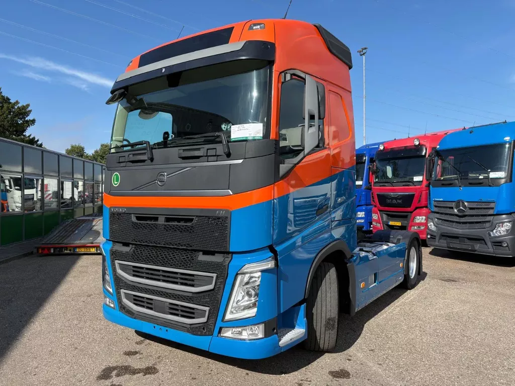 Volvo FH 460 I-save/PTO/LB chassisnr / I-parkcool /60 % tyres/Alcoa/Skirts/compressor