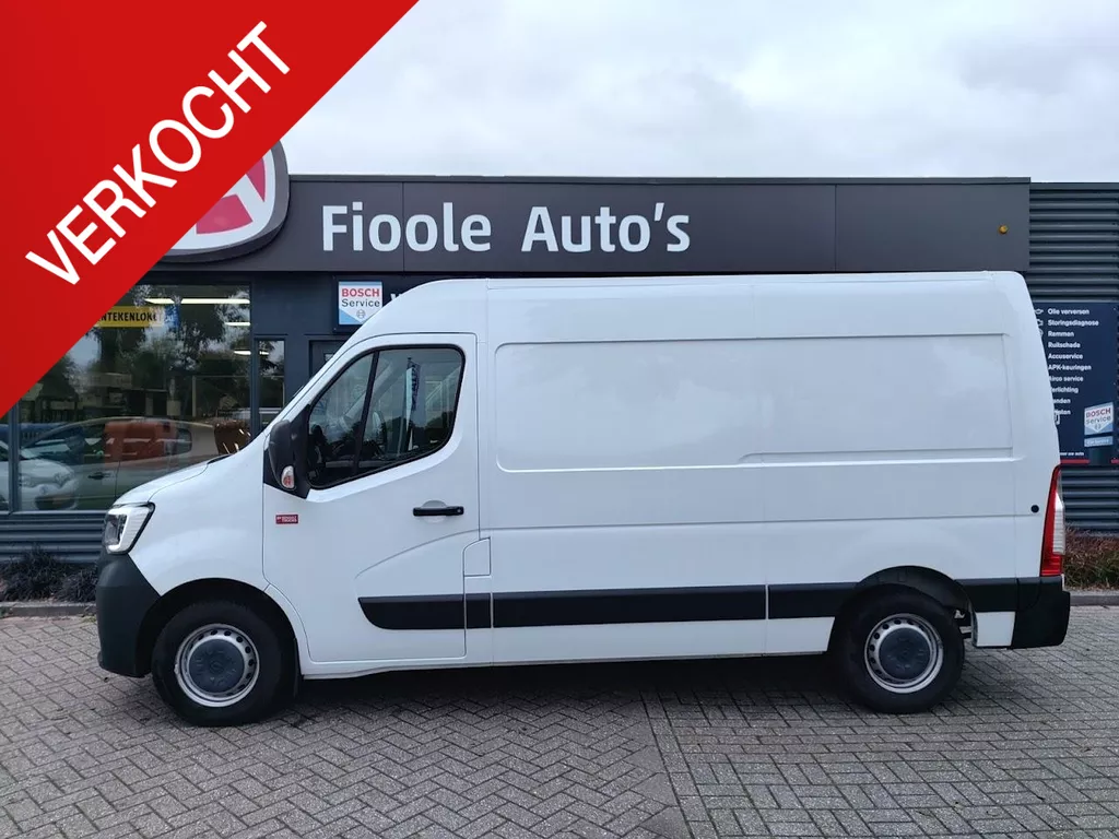 Renault Master T35 2.3 dCi 135 L2H2 Comfort Camera, PDC A, trekhaak, Navi, Cruise