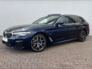 BMW 5 Serie 530e PHEV | M Sport | Panoramadak | Sportstoelen | Nieuwstaat!