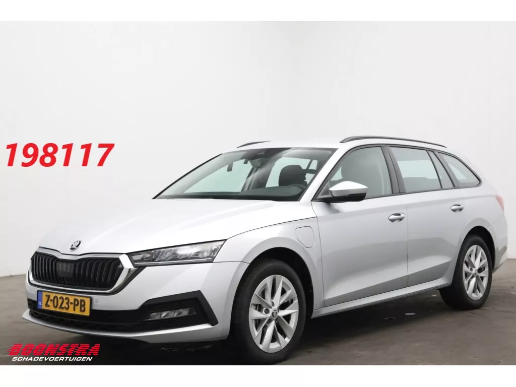 &Scaron;koda Octavia Combi 1.4 TSI iV PHEV Virtual eAHK PDC Navi 24.206km!!