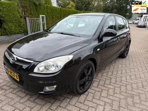 Hyundai I30 2.0i 5-DRS Style ECC LMV CRUISE NAP let op: a.s. vr12-9 en za 13-9 gesloten!