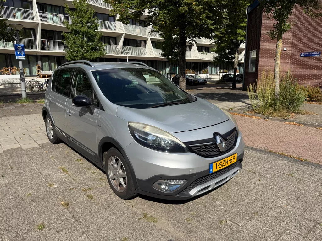Renault Sc&eacute;nic Xmod 1.2 TCe BOSE NAP ACC Cruise Alcantara