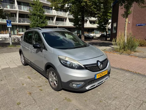 Renault Sc&eacute;nic Xmod 1.2 TCe BOSE NAP ACC Cruise Alcantara