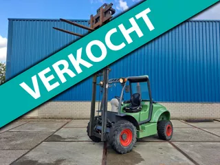 z Ausa CH 200 4x4 met Isuzu motor Ruwterrein Heftruck