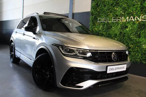 Volkswagen Tiguan 1.5 TSI 3x R-Line Business+ Black Style pakket | Panorama dak | Reflex Zilver | Full option | Trekhaak afneembaar