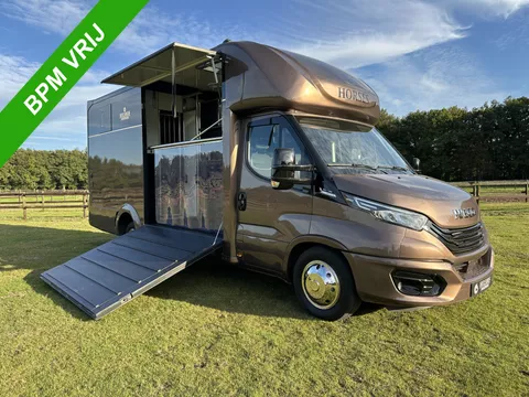 Iveco Daily 2-paards paardenvrachtwagen LIVING 3.0l 180PK Automaat B-rijbewijs
