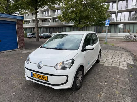 Volkswagen Up! 1.0 move up! BlueMotion Snow White