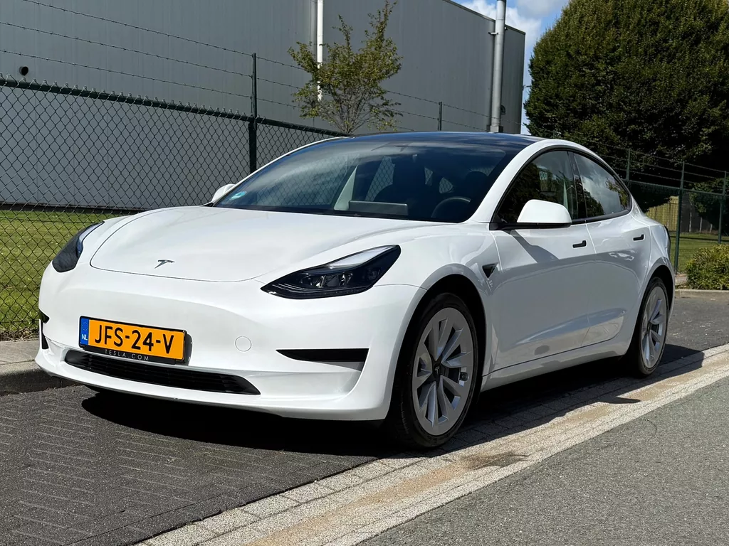 Tesla MODEL 3 Standard RWD Plus 60 kWh Enhanced Autopilot 19 inch