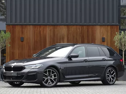 BMW 5 Serie touring 530e 292PK X-drive / M-Sport / Laser / 2022 / Pano / Head-Up