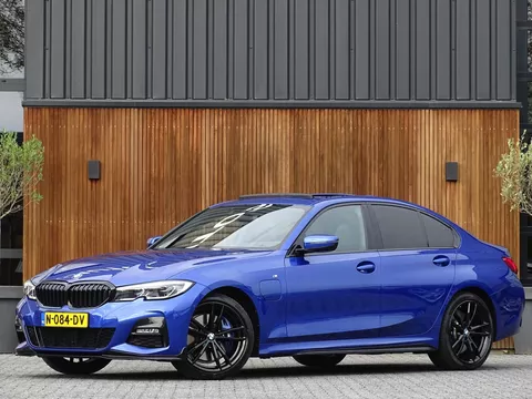 BMW 3 Serie 330e 292PK M-sport Individual / Laser *NAP*