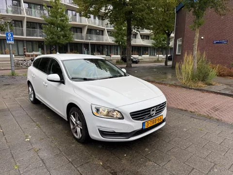 Volvo V60 1.6 D2 Momentum Snow White Cruise Airco