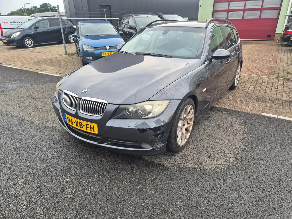 BMW 3-serie Touring 325i 218pk 6bak High Executive Leer Navi