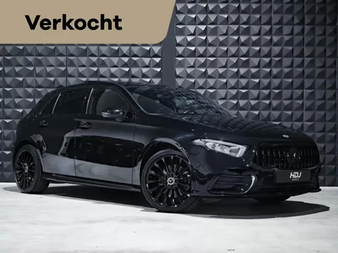 Mercedes-Benz A-klasse 250 e AMG Line | Fab. Gar. |19"| Pano | Wide Screen | Camera | Sfeerverlichting | All Black |