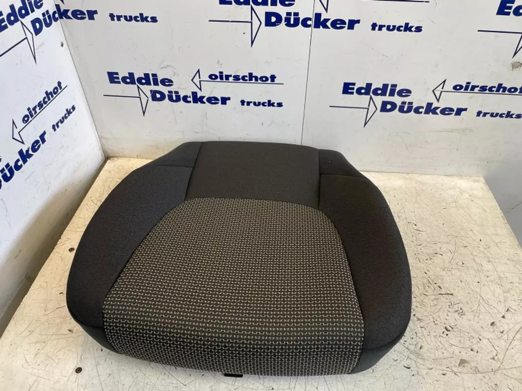 DAF 2200646 ZITKUSSEN (ALS NIEUW)