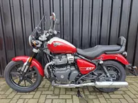 Royal Enfield Super Meteor 650 Tourer Foto
