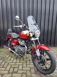 Royal Enfield Super Meteor 650 Tourer Foto