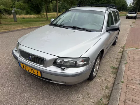 Volvo V70 2.4