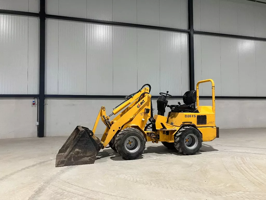 Giant D261S minishovel/shovel