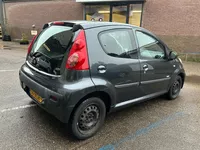 Peugeot 107 1.0-12V Millesim 200 / Airco/ 5 deurs Foto