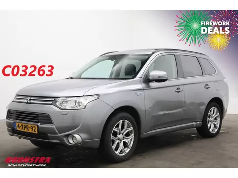 Mitsubishi Outlander 2.0 PHEV Instyle Schuifdak Leder Navi Clima Cruise Camera SHZ AHK