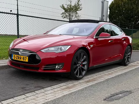 Tesla Model S P85D Performance free supercharging Soh 92.8% 700PK