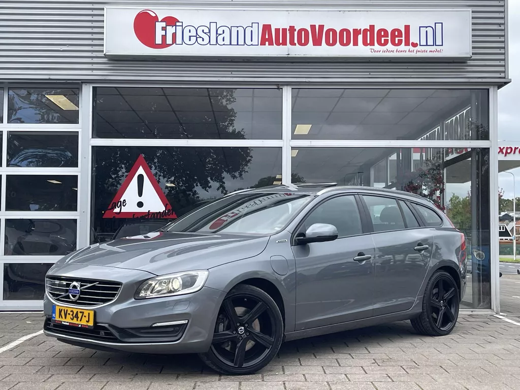 Volvo V60 2.4 D5 Twin Engine R-Design /Clima/Adapt cruise/Open dak/Harman Kardon/DAB/Trekhaak /