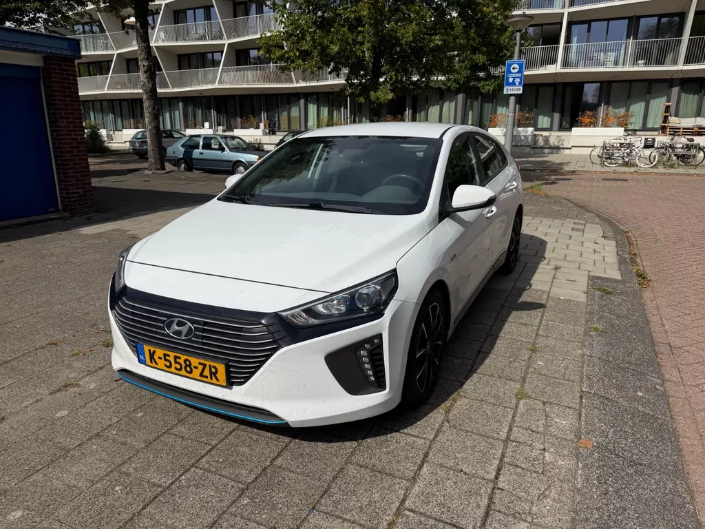 Hyundai IONIQ 1.6 GDi Comfort Hybrid Snow White