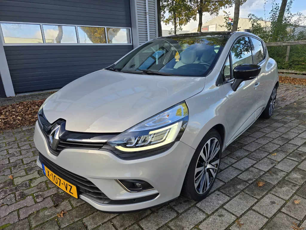 Renault Clio 1.2 INITIALE PARIS AUTOMAAT PANO LEER 120PK BOSE