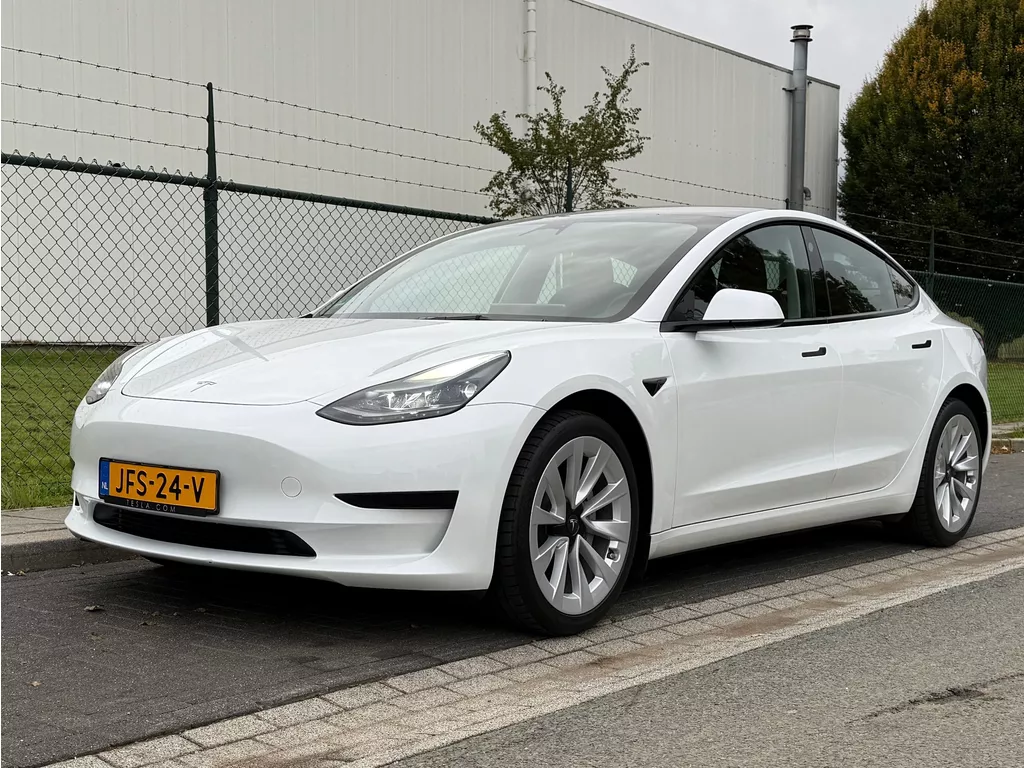 Tesla MODEL 3 Standard RWD Plus 60 kWh Enhanced Autopilot 19 inch