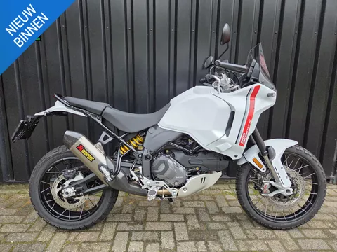 Ducati Desert X Akrapovic