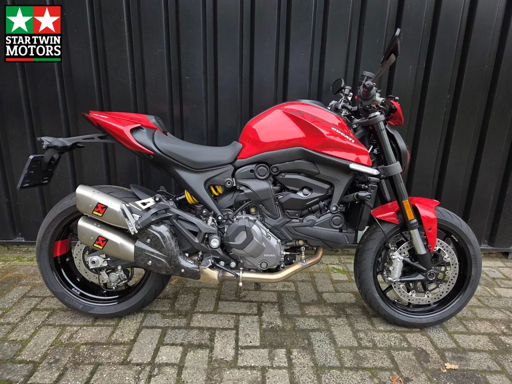 Ducati Monster + Akrapovic Ducati Monster + Akrapovic