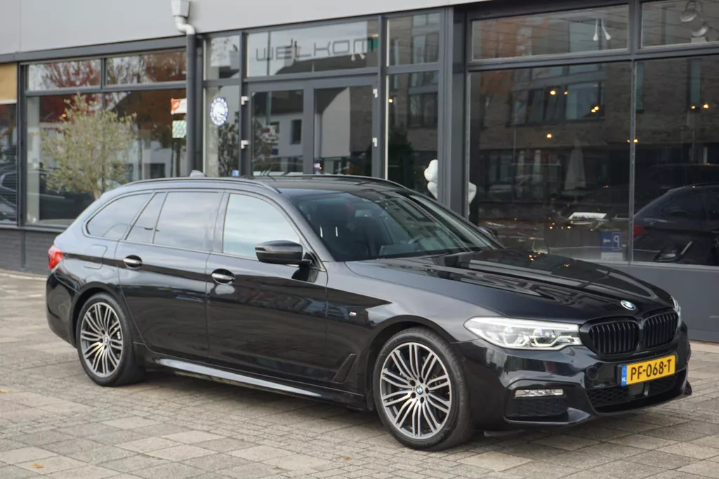 BMW 5-serie Touring 530i High Executive | M pakket | Trekhaak | ACC