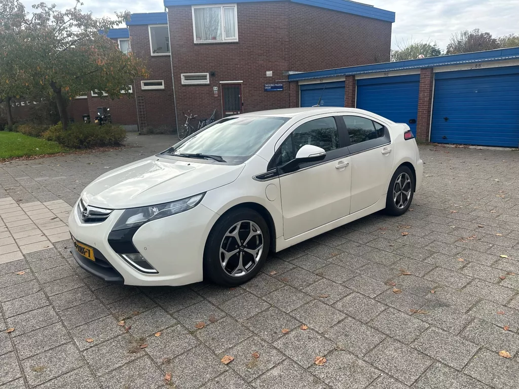 Opel Ampera 1.4 Hybrid Black Leather White Pearl Metallic