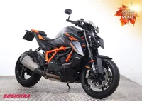 KTM 1390 SuperDuke R Akrapovic LED Cruise Foto