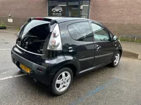 Peugeot 107 1.0-12V XS/ Airco/ 5 deurs/ Half lederen bekleding Foto