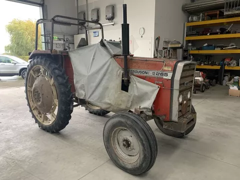 Massey Ferguson 265 met slakkenstrooier 265