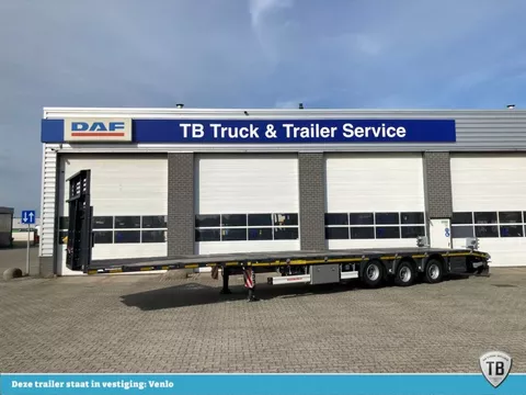 K&auml;ssbohrer SPA M3 / 1N - 18 / 27 Heavy Duty uitschuifbare vlakke mega trailer met liftas, rongen en oprijplaten