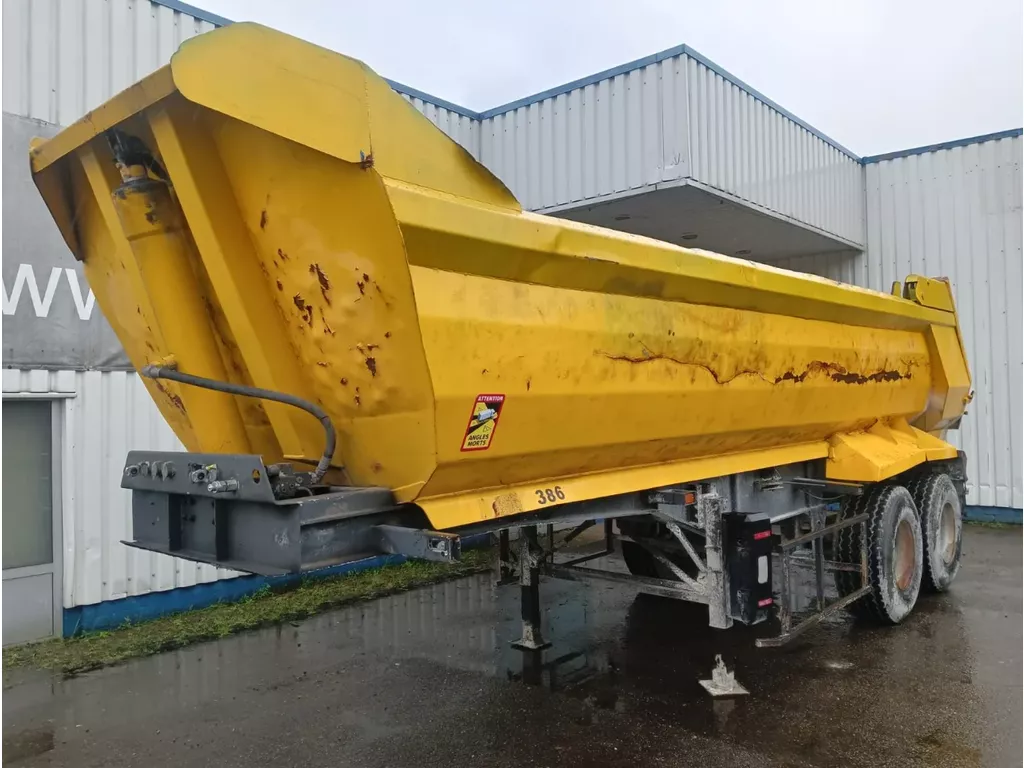 Fruehauf 2 Axle Steel Tipper , Spring Suspension , Drum Brakes